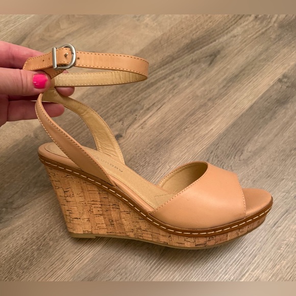 CL by Laundry Shoes - CL by Laundry New! Tan Wedge Sandals